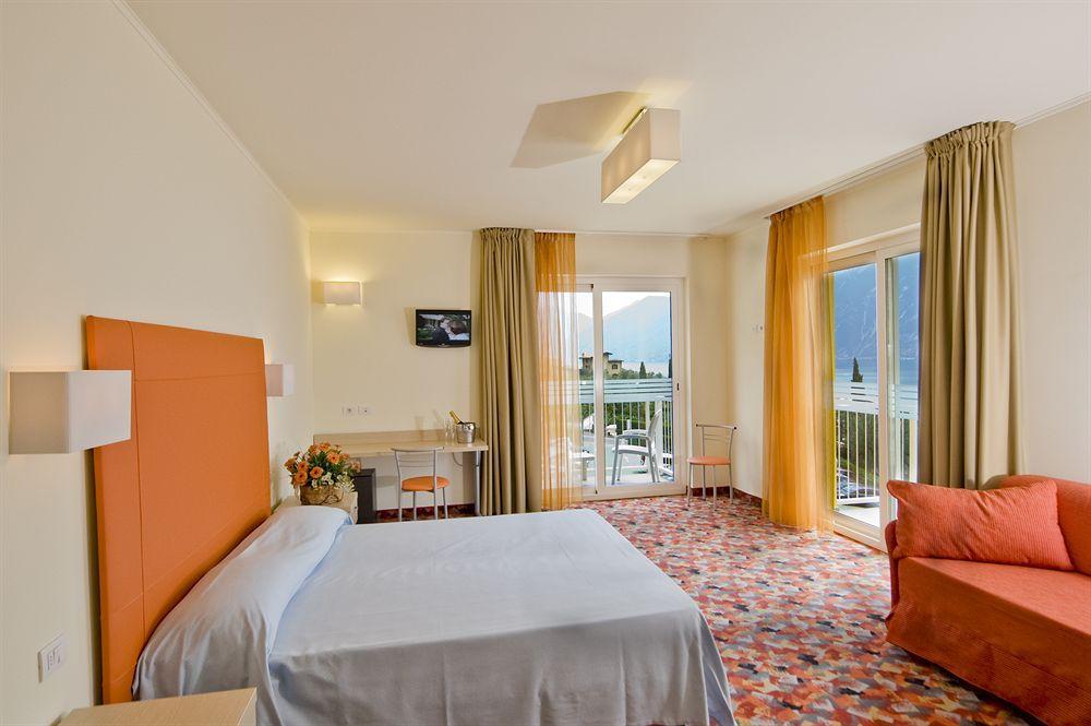 לימונה סול גרדה Hotel Royal Village מראה חיצוני תמונה