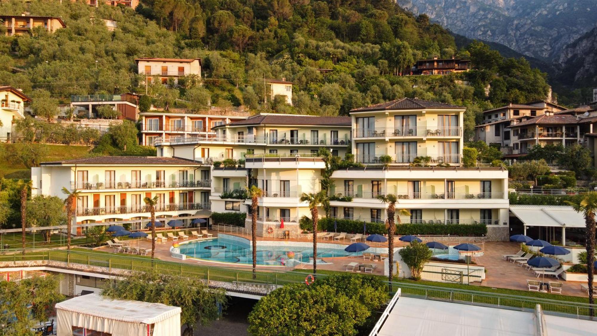 לימונה סול גרדה Hotel Royal Village מראה חיצוני תמונה