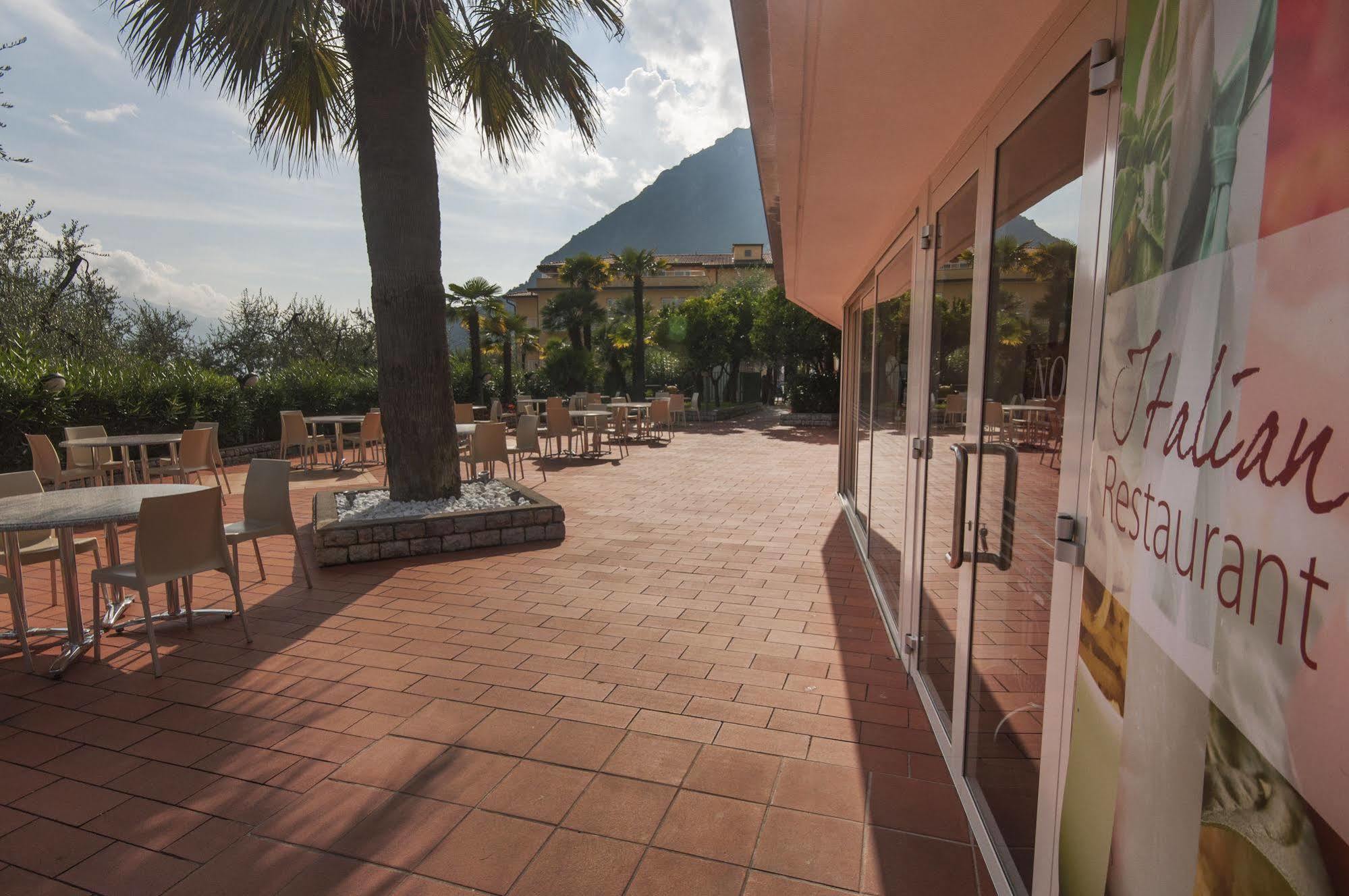 לימונה סול גרדה Hotel Royal Village מראה חיצוני תמונה