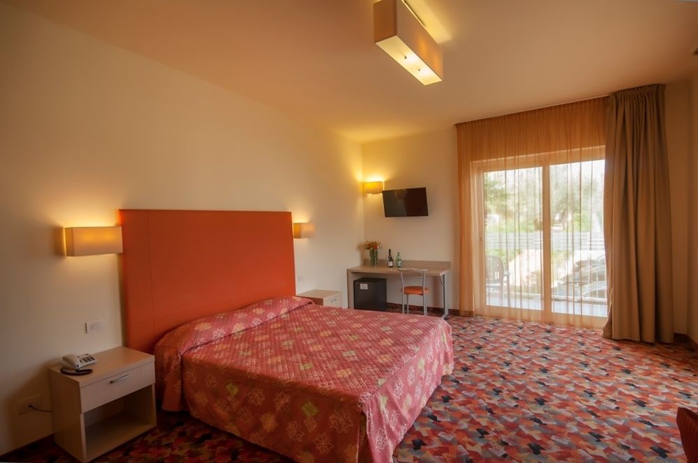 לימונה סול גרדה Hotel Royal Village מראה חיצוני תמונה