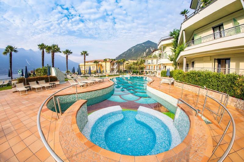 לימונה סול גרדה Hotel Royal Village מראה חיצוני תמונה